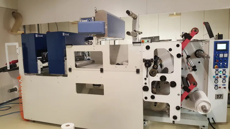 Verpakkingsmachine voor etiket- of verpakkingsmateriaal